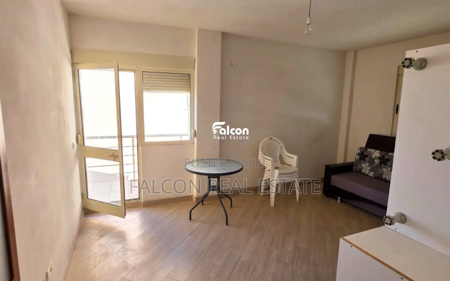 Shitet Apartament 2+1, Qerret !!