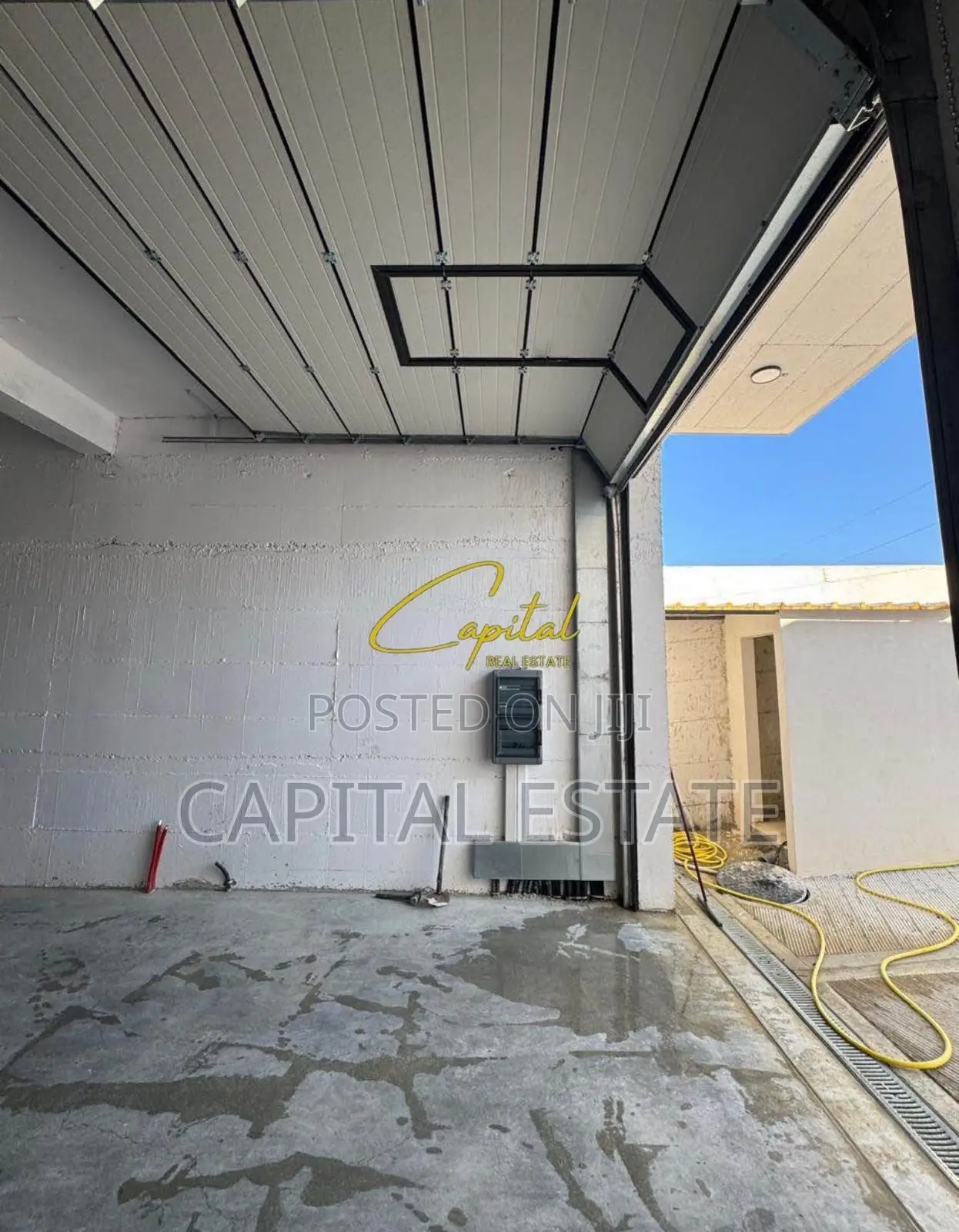 MAGAZINE ME QIRA 220 M2 CITY PARK 80.000 LEKE