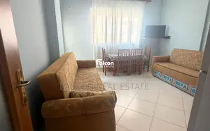 Apartament 1+1 për Shitje-Vendndodhja: Shkëmbi i Kavajës, sipër rrugës