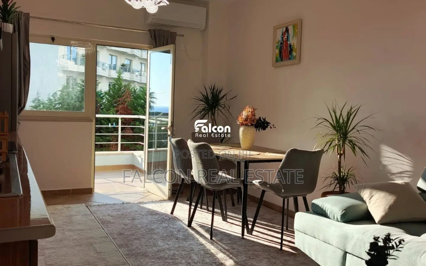 Shitet apartament 1+1 buzë detit në Golem, pranë Hotel Premium!