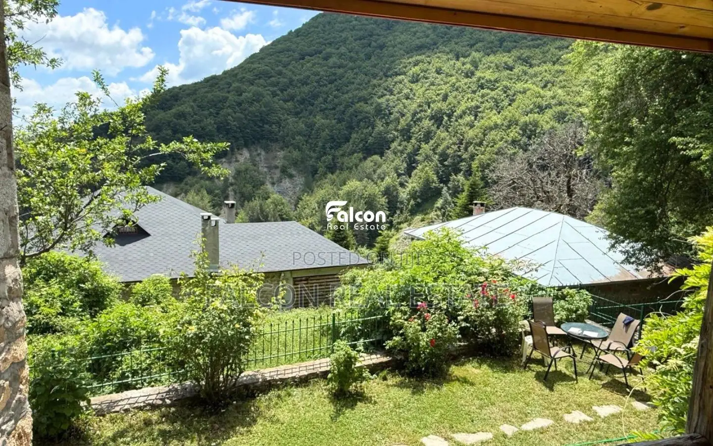 Shitet shtëpi private në Dardhë, Korçë