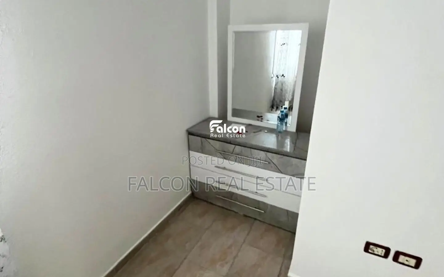 Jepet me Qira Apartament 2+1, tek Rrethi i Kënetës !!