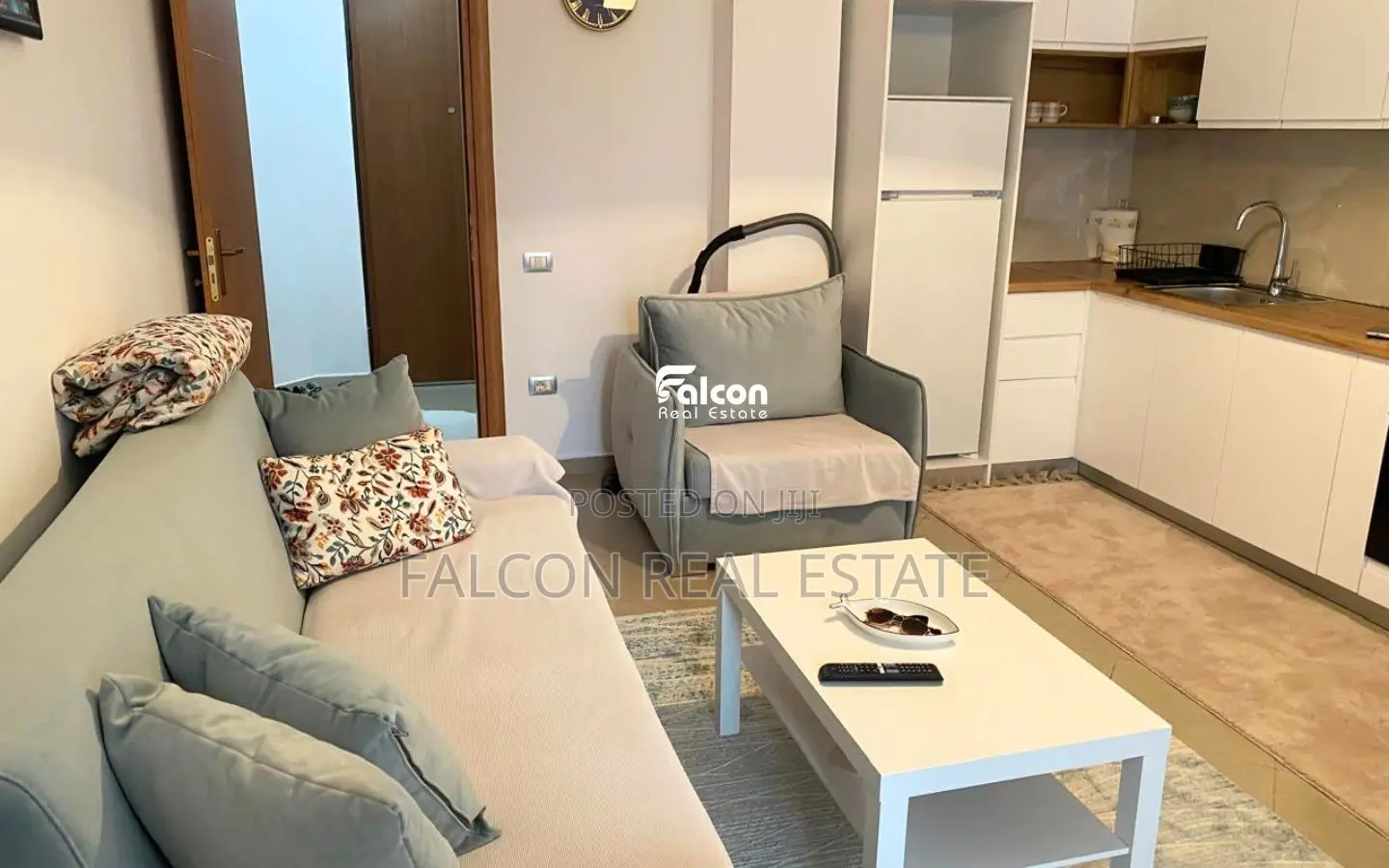 Shitet apartament 1+1 në vijë të parë në Golem