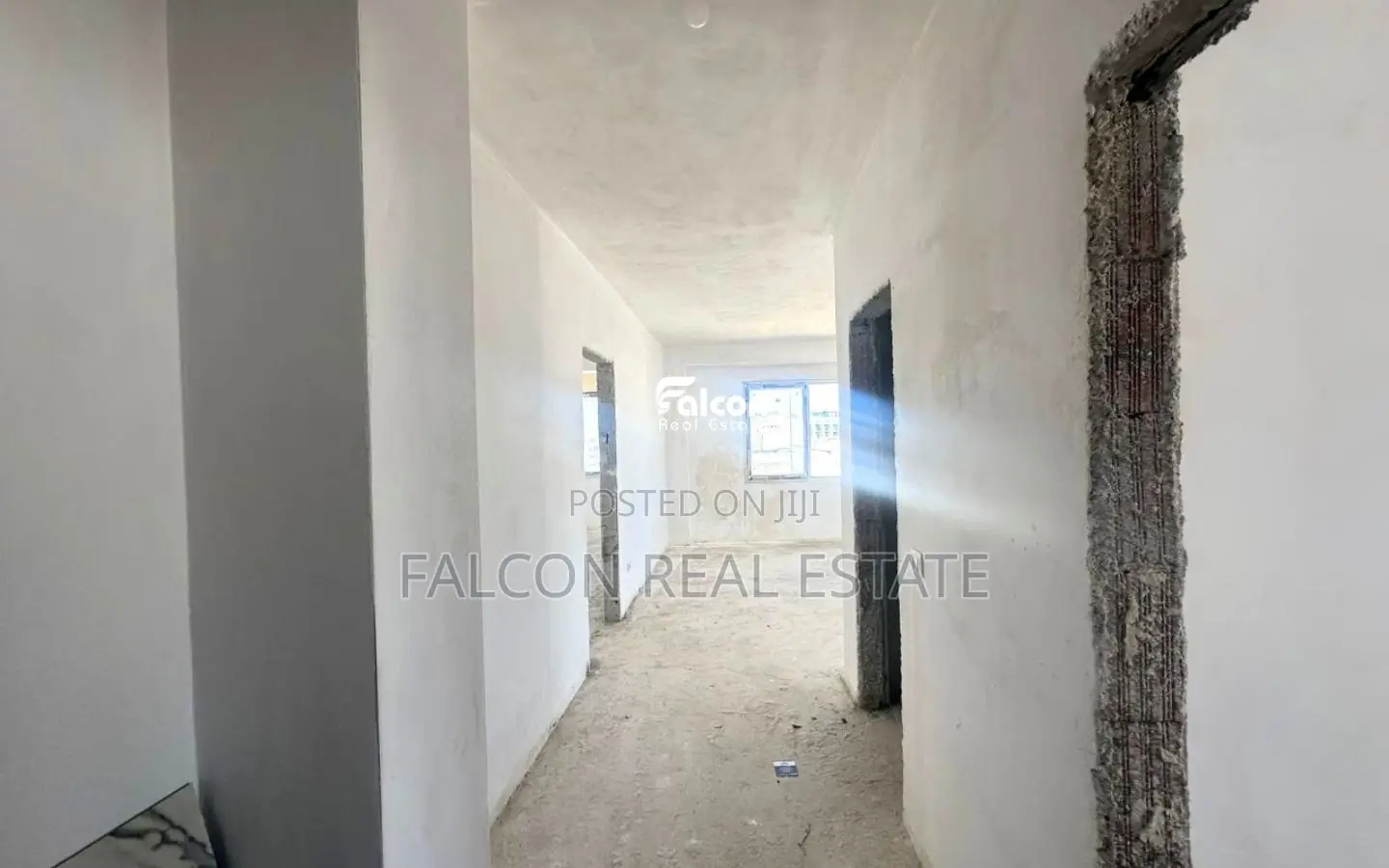 Shitet apartament 2+1 me 2 tualete në Golem