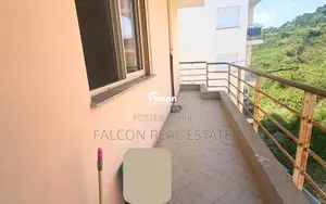 Apartament 1+1 për Shitje-Vendndodhja: Shkëmbi i Kavajës, sipër rrugës