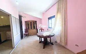 Shitet apartament 1+1-Lagjja 7, tek ish-Bashkia