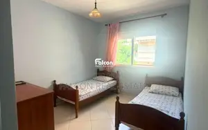 Apartament 1+1 për Shitje-Vendndodhja: Shkëmbi i Kavajës, sipër rrugës