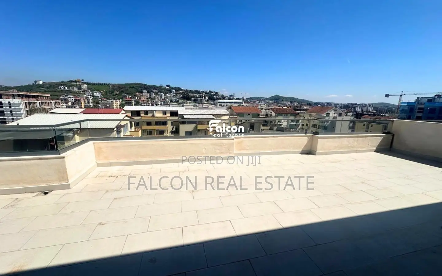 Shitet apartament 2+1 me 2 tualete në Golem