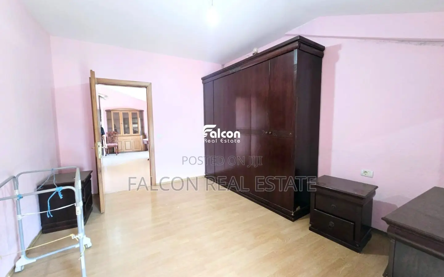 Shitet apartament 1+1-Lagjja 7, tek ish-Bashkia