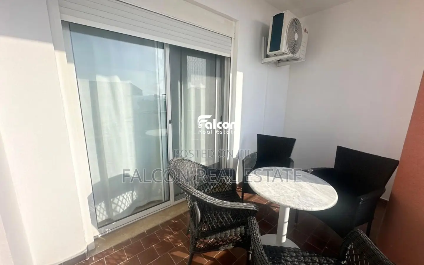 Shitet apartament 1+1 në Qerret, vetëm 50 metra nga deti!