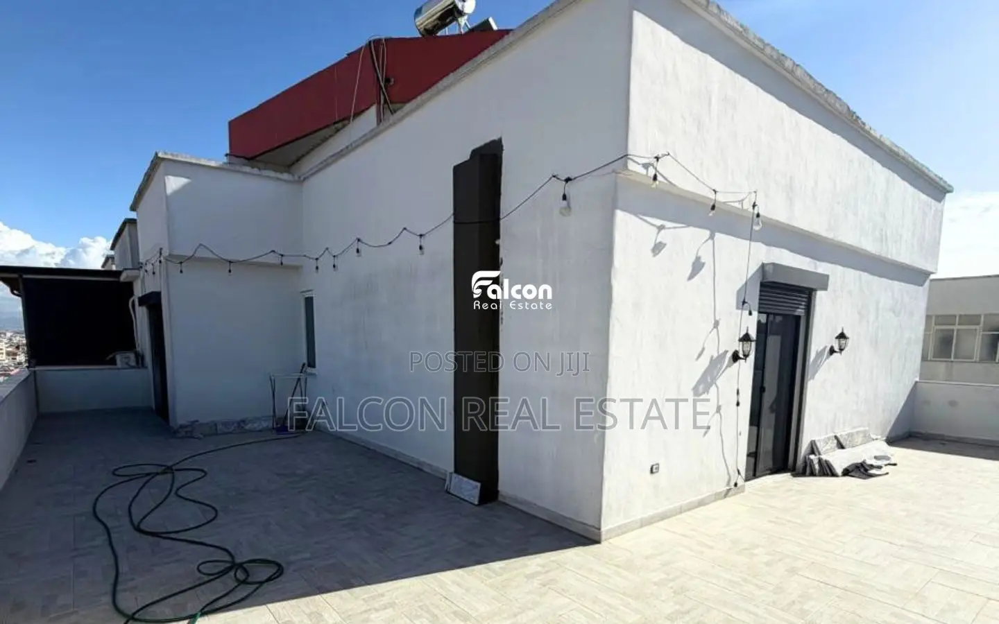 Shitet Apartament 2+1+2 me Verandë, në Zonën e Spitalit, Durrës !!