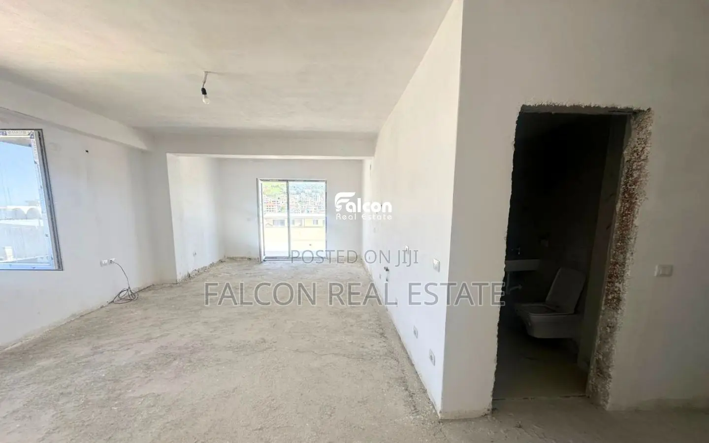 Shitet apartament 2+1 me 2 tualete në Golem