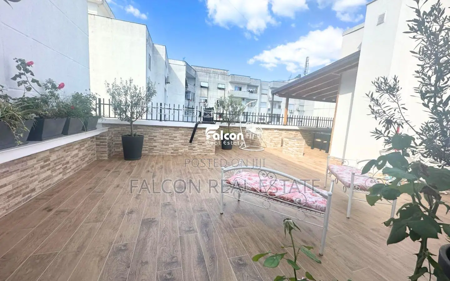 Shitet Apartament 2+1 me Verandë – Pranë Terminalit të Veriut, Tiranë!