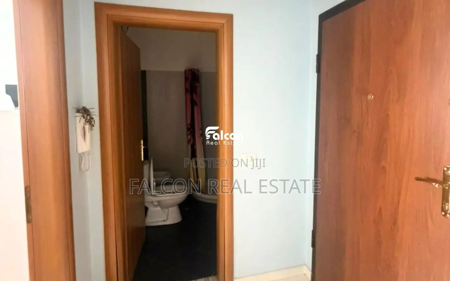 Apartament 1+1 për Shitje-Vendndodhja: Shkëmbi i Kavajës, sipër rrugës