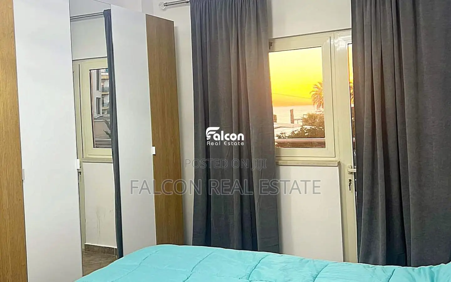 Shitet apartament 1+1 buzë detit në Golem, pranë Hotel Premium!