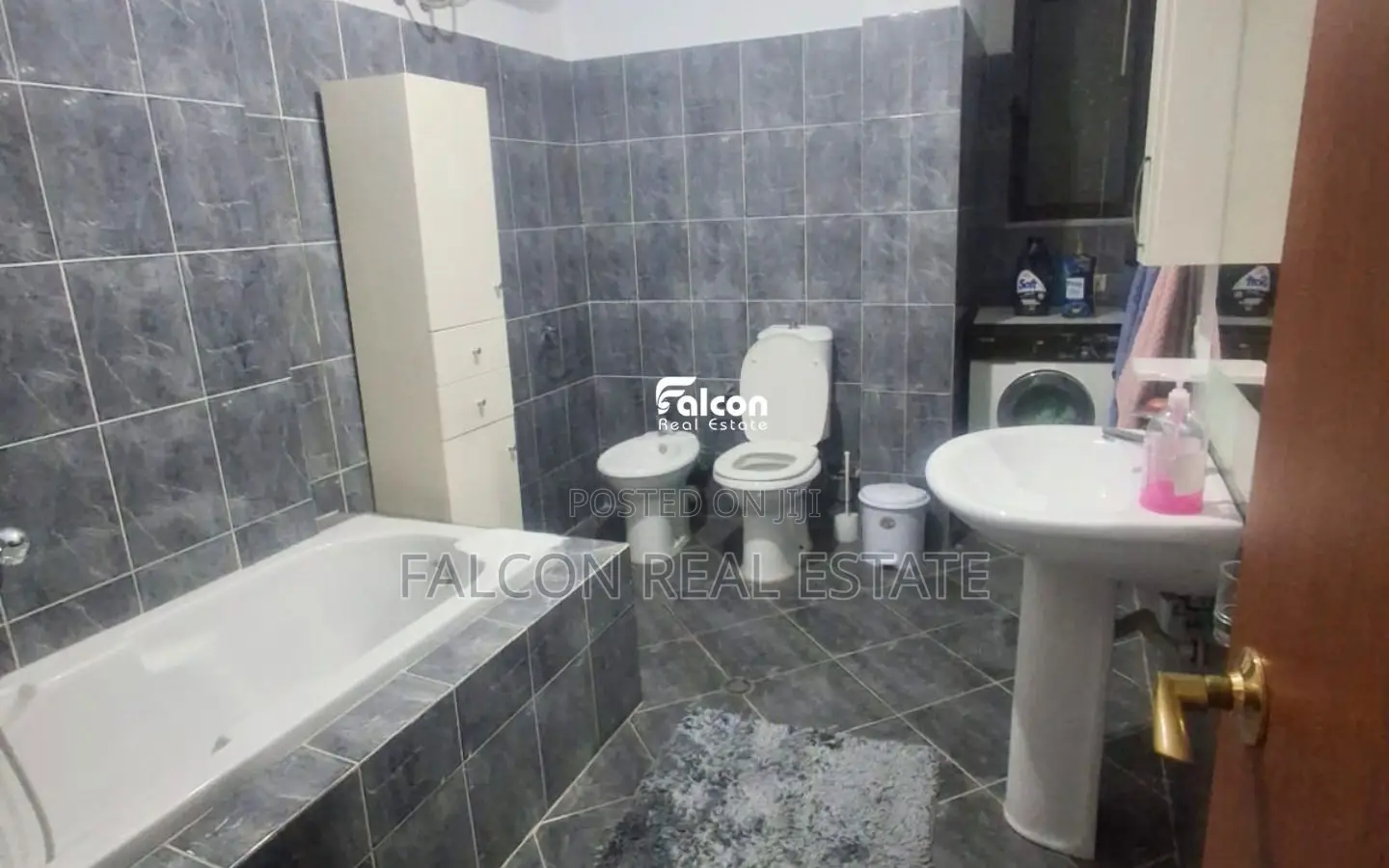 Jepet me Qira Apartament 2+1+2, në zonën Ish-Rajoni, Durrës !!