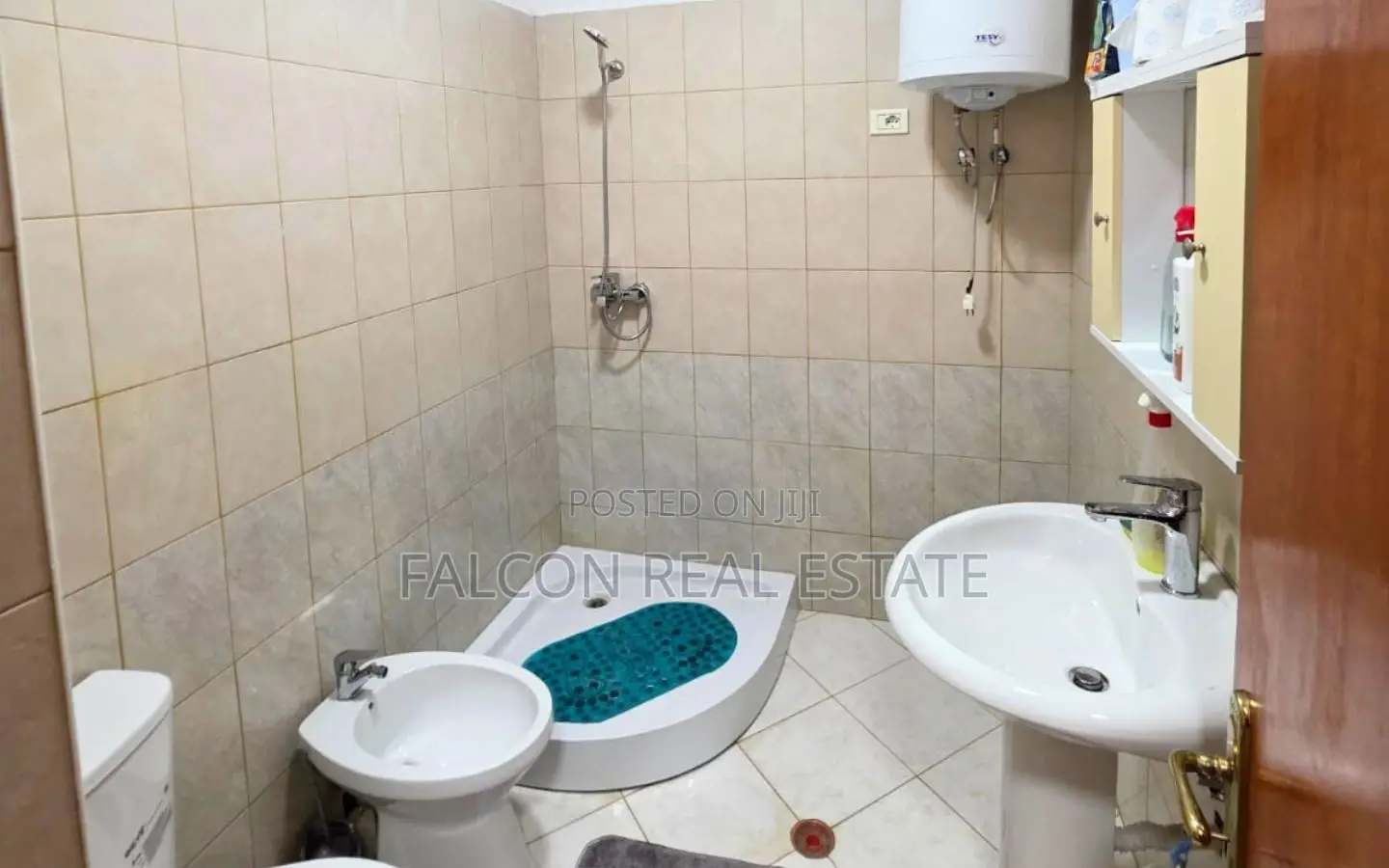 Shitet Apartament 1+1 në Shkëmbin e Kavajës (mbi rrugë) !!