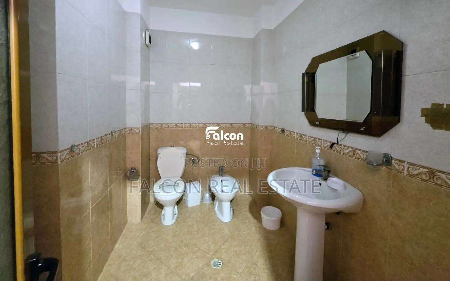 Shitet apartament 1+1-Lagjja 7, tek ish-Bashkia