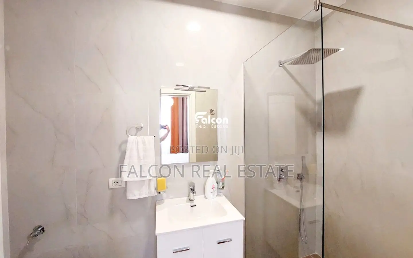Jepet me qira apartament ,Adresa: Lagjja 18, Pallatet e Lartit