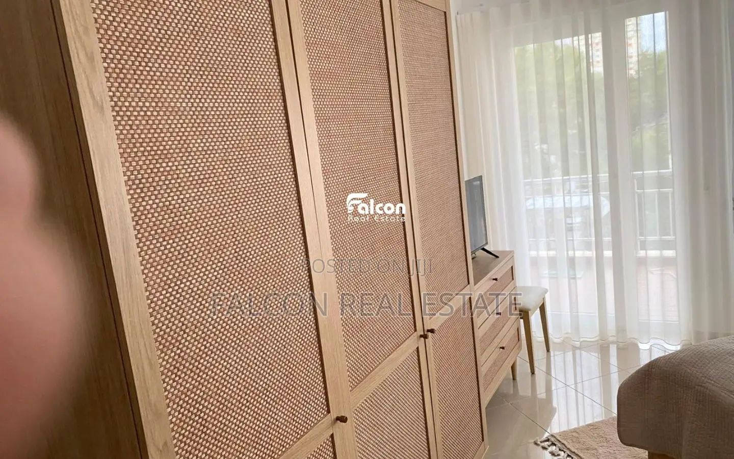 Shitet apartament 1+1 në vijë të parë në Golem