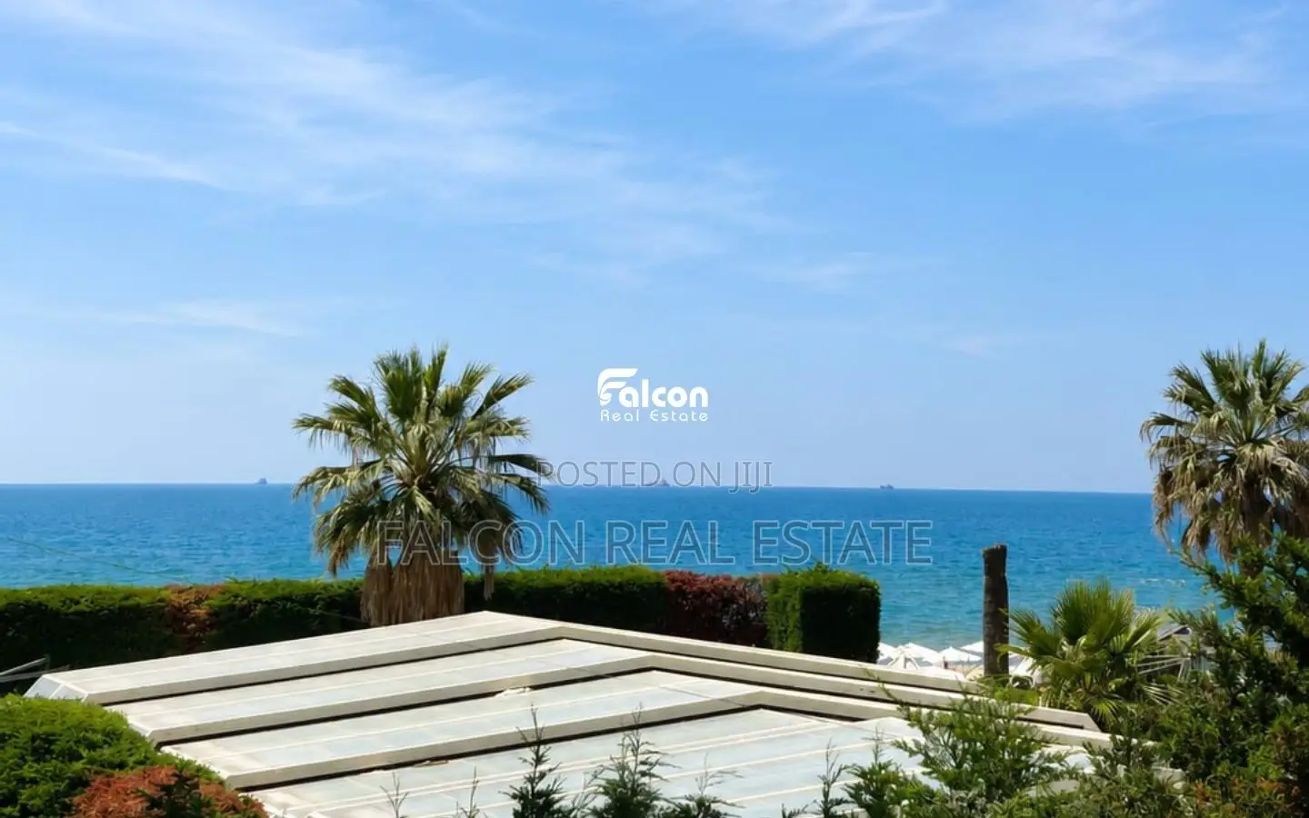 Shitet apartament 1+1 buzë detit në Golem, pranë Hotel Premium!