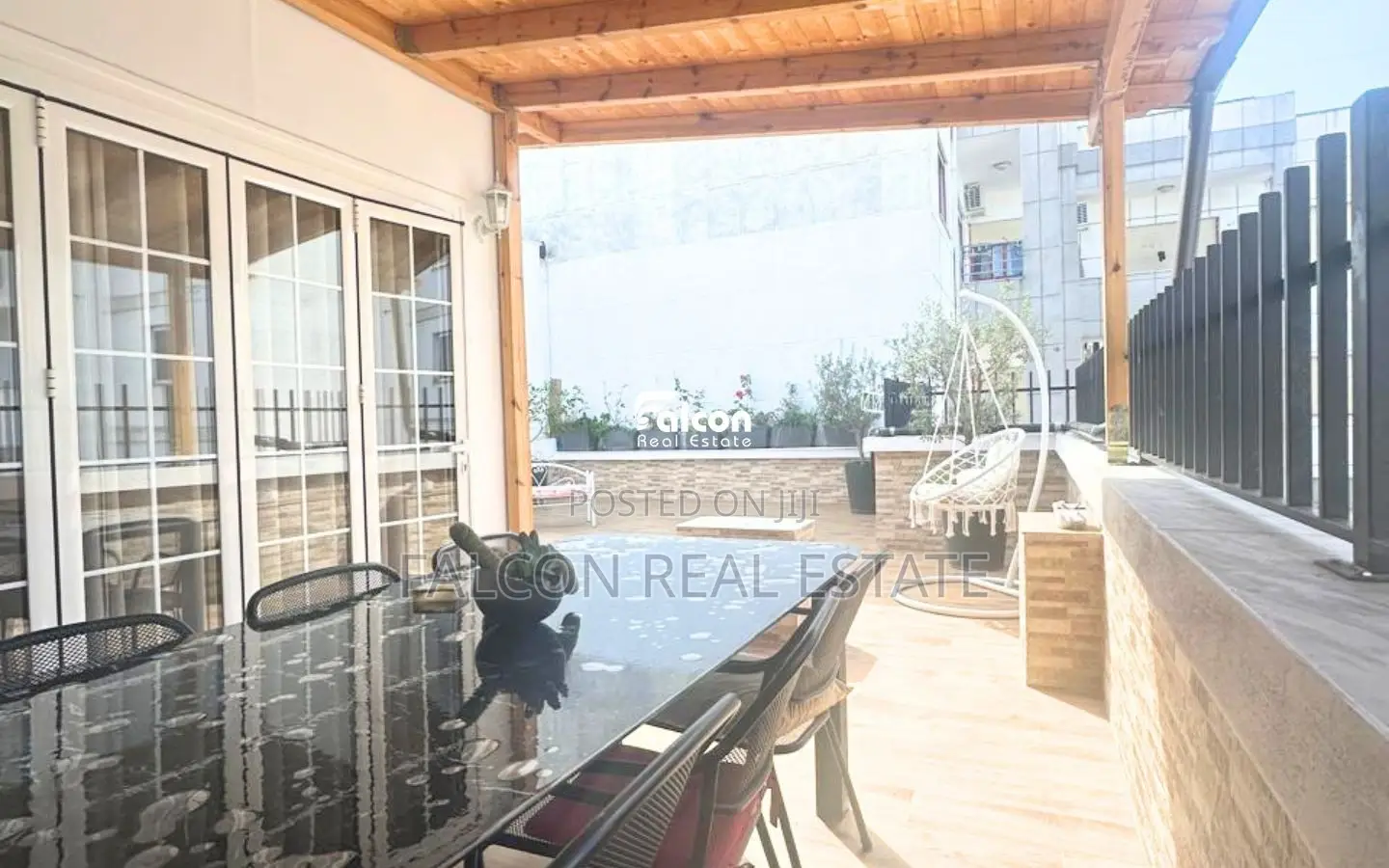 Shitet Apartament 2+1 me Verandë – Pranë Terminalit të Veriut, Tiranë!