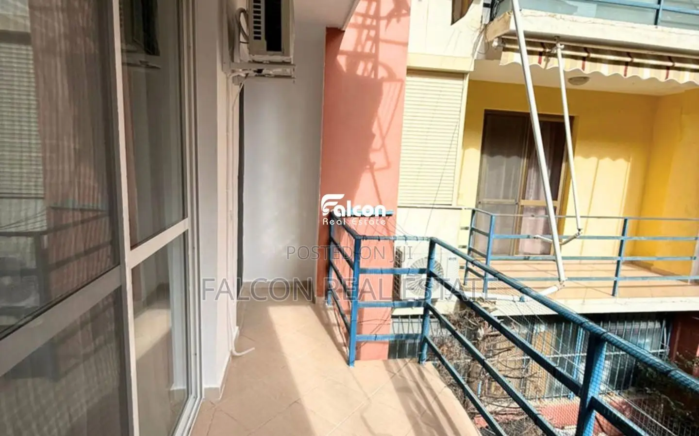 Shitet apartament 1+1 në Golem, në Kompleksin Alb Adriatik, vetëm 100 