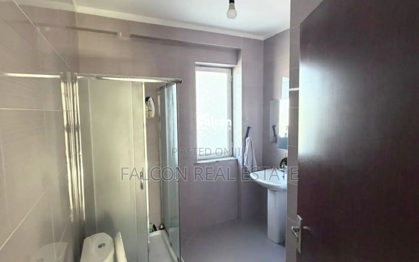 Shitet Apartament 2+1+2 me Verandë, në Zonën e Spitalit, Durrës !!