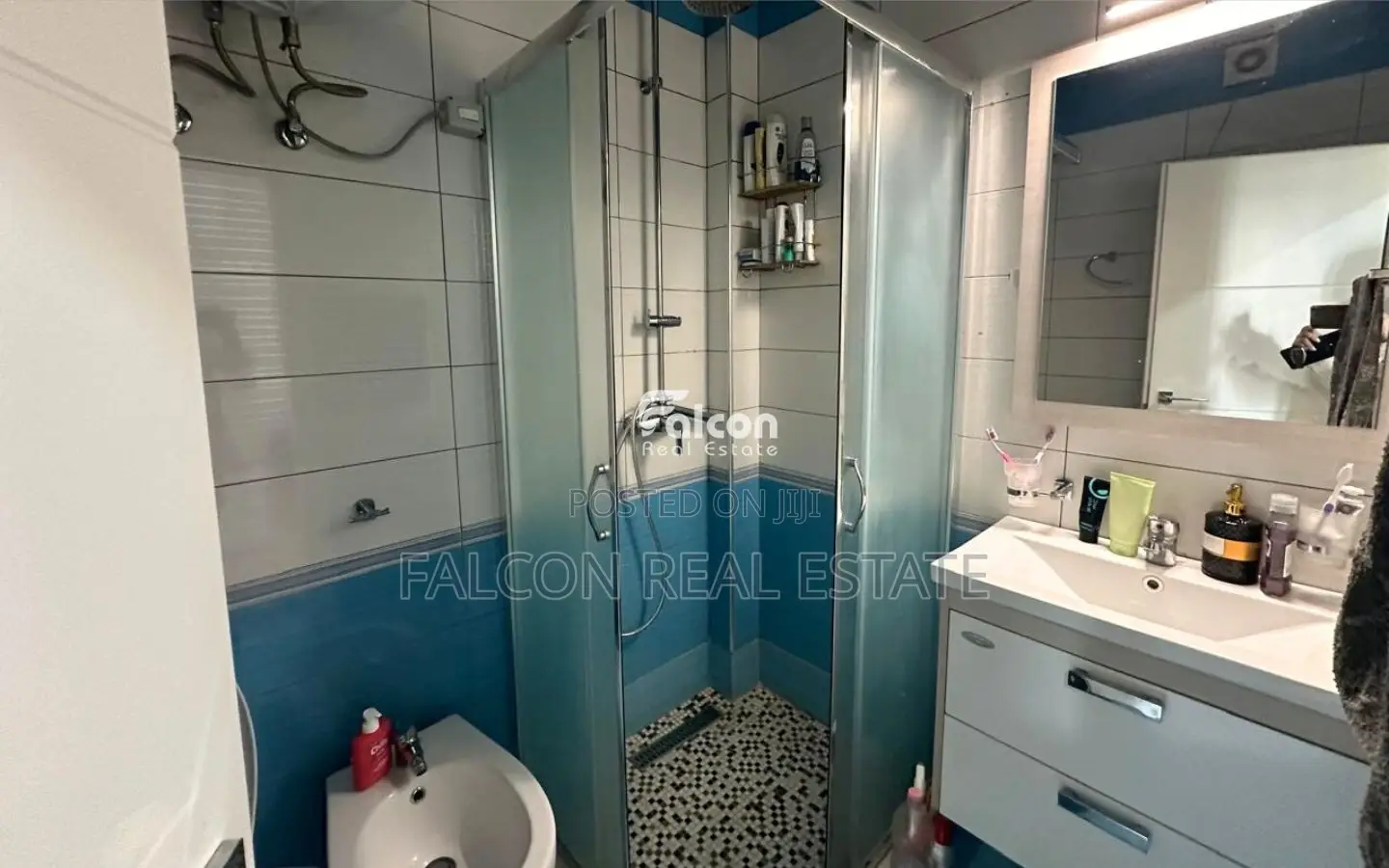 Apartament ne shitje- Mali I Robit!!