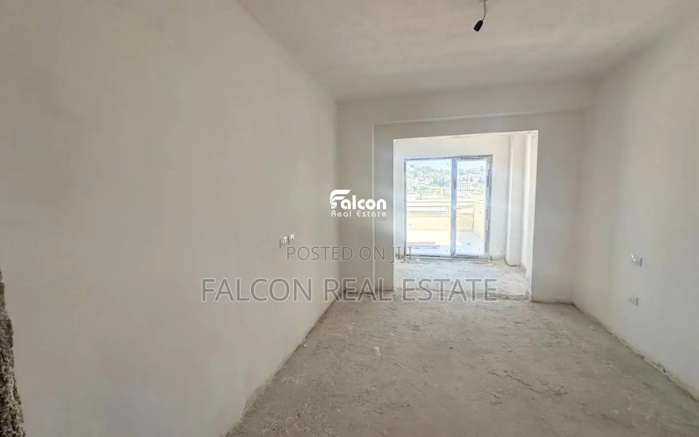 Shitet apartament 2+1 me 2 tualete në Golem