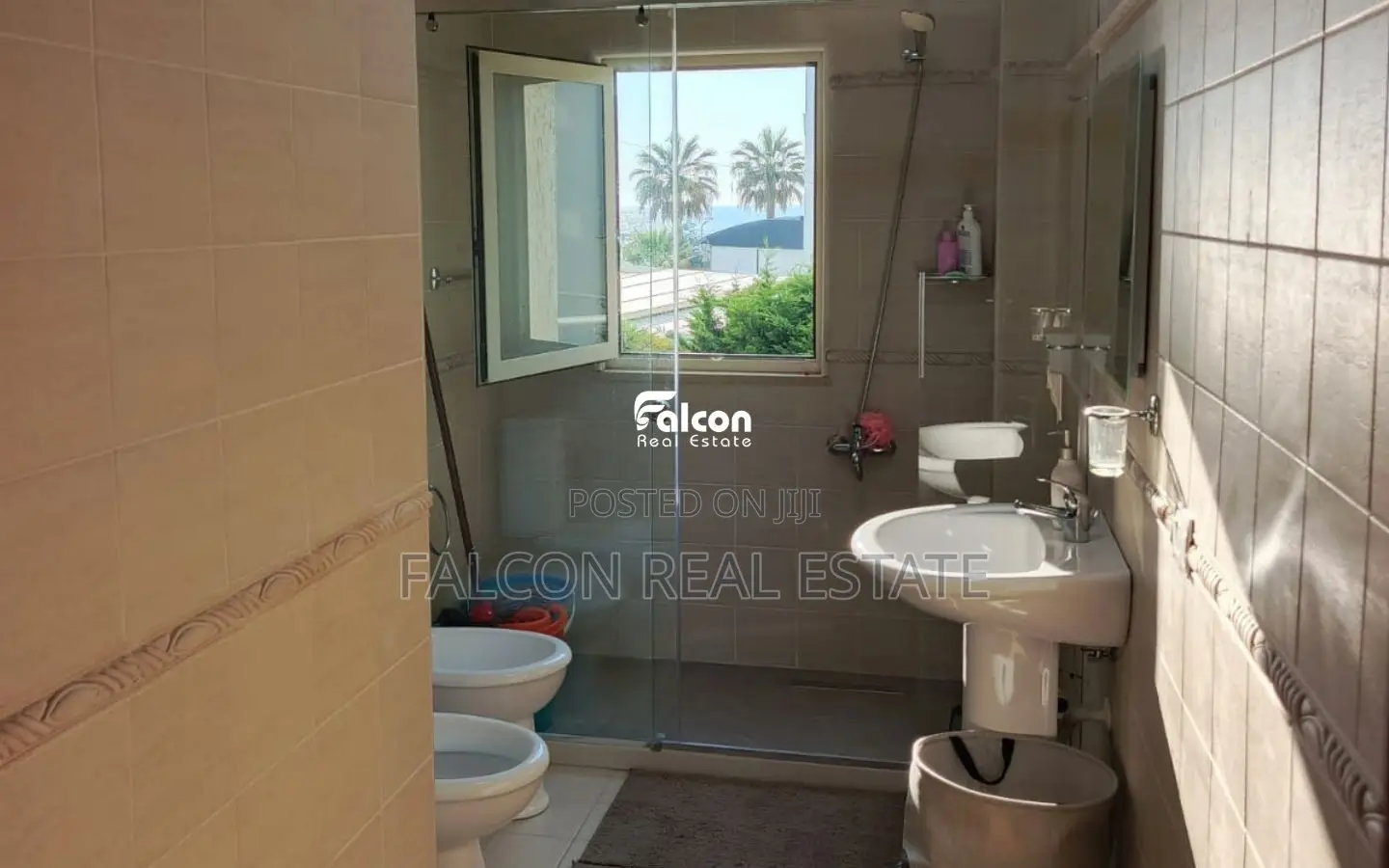 Shitet apartament 1+1 buzë detit në Golem, pranë Hotel Premium!