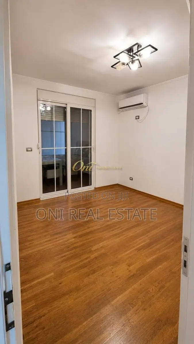 Office to rent Wilson Square (Tirana - city)