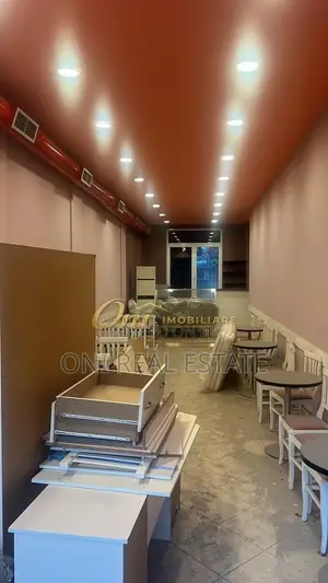 Store to rent Wilson Square (Tirana - city)