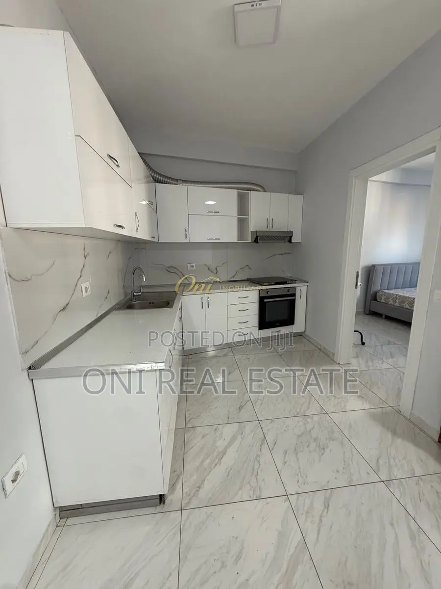 Apartment to rent Komuna e Parisit - Kristal Center (Tirana - city)