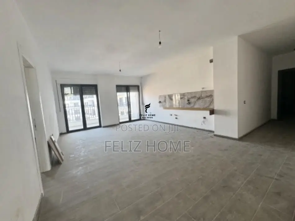 ZYRE ME QERA 110 M2 BULEVARDI RI 80.000 LEKE