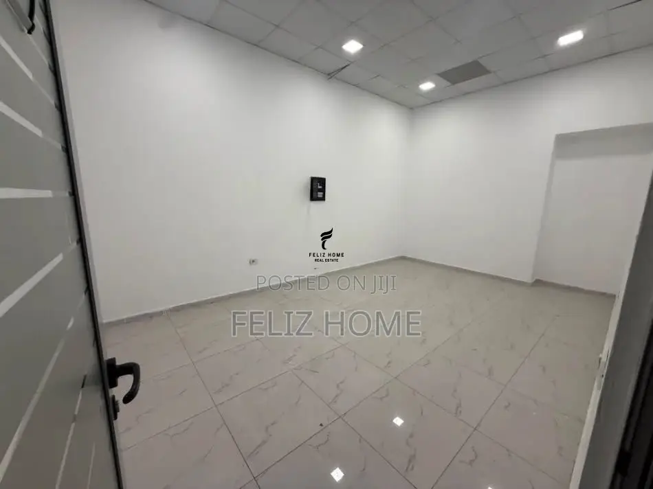 ZYRE ME QERA 415 M2 STACIONI TRENIT8.300 EURO