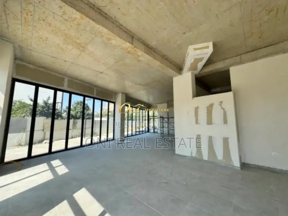 Store to rent Train Station - New Boulevard - Brrake (Tirana - city)