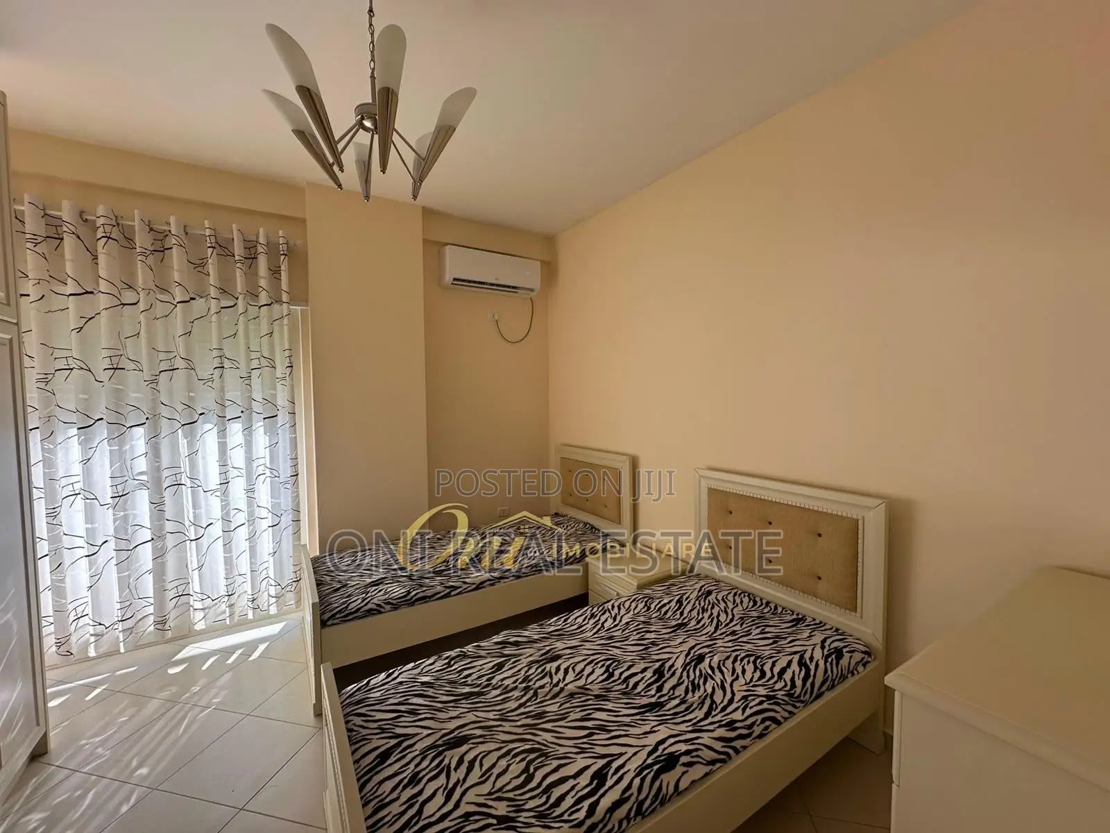 Apartment to rent Komuna e Parisit - Kristal Center (Tirana - city)