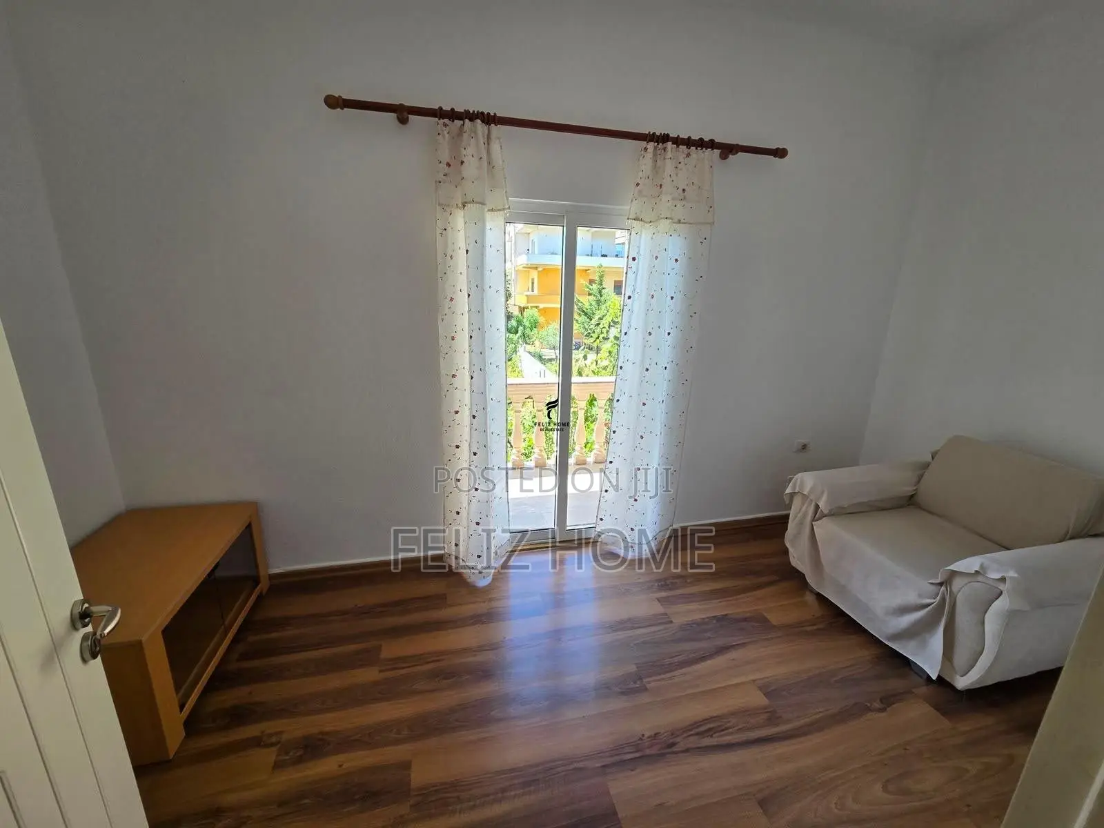 APARTAMENT ME QERA 3+1 SAUK 65.000 LEKE