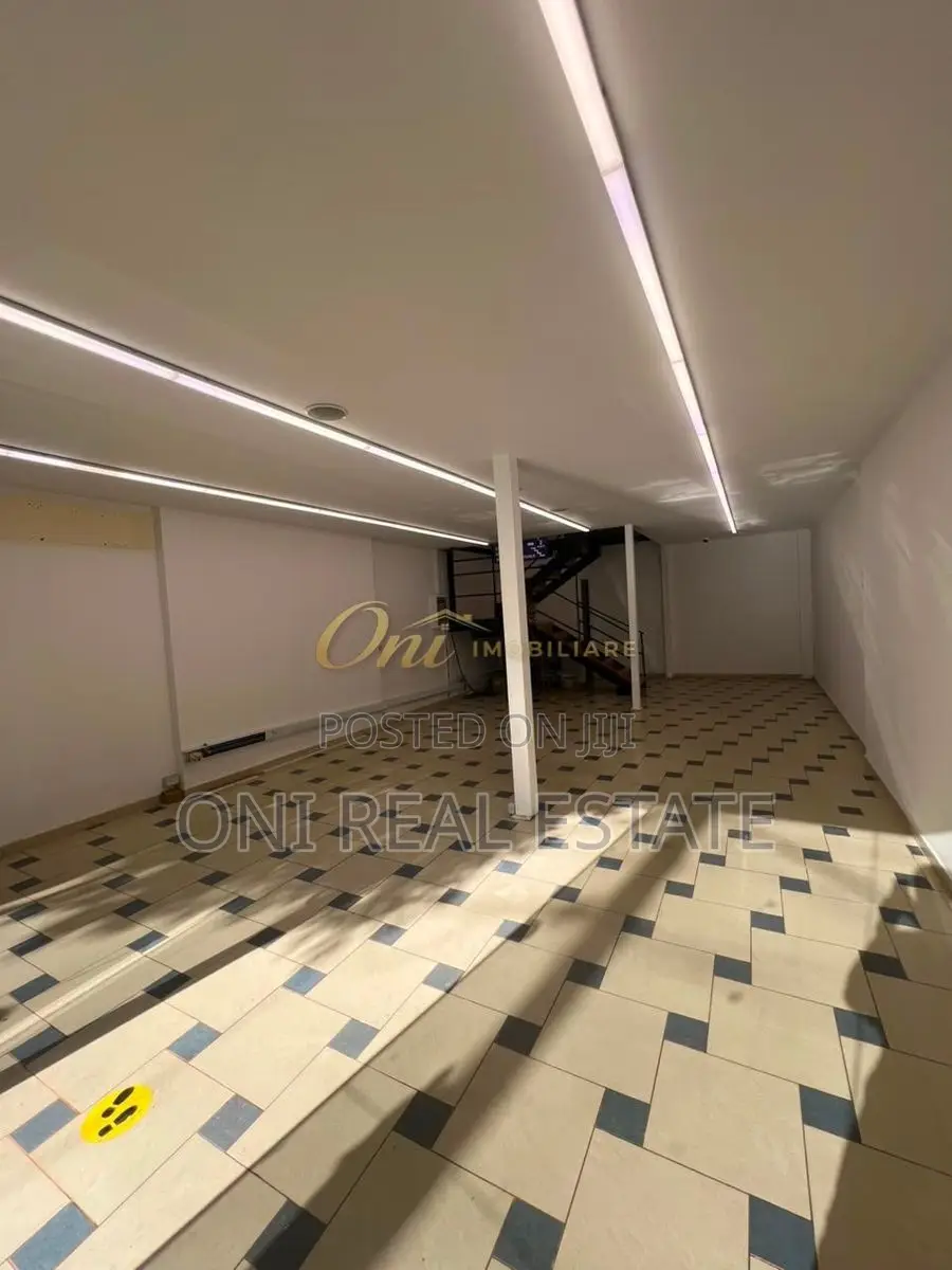 Store to rent Myslym Shyri Str. (Tirana - city)