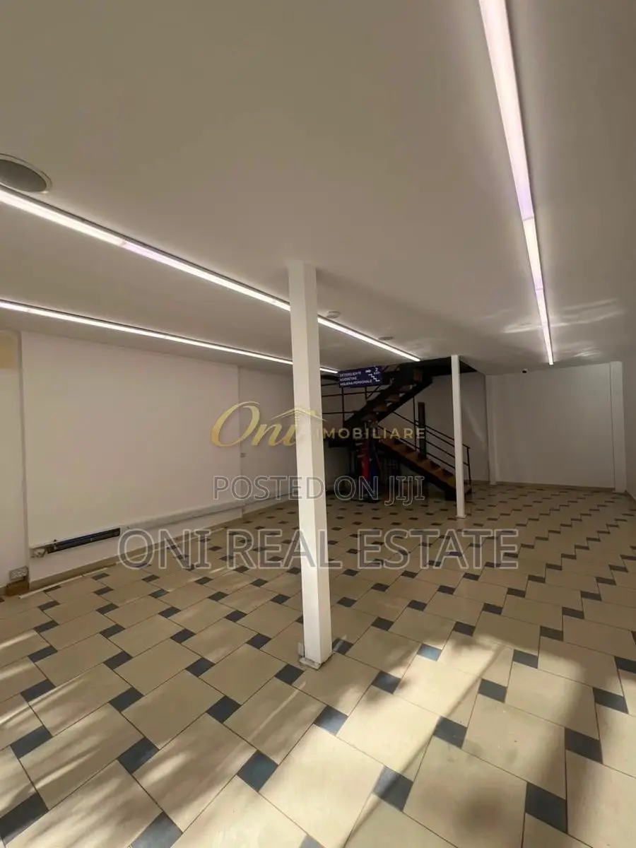 Store to rent Myslym Shyri Str. (Tirana - city)