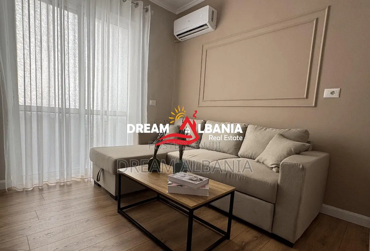 Super Apartament 2+1 me Qera ne Qender, prane Kafe Flora ne Tirane (ID