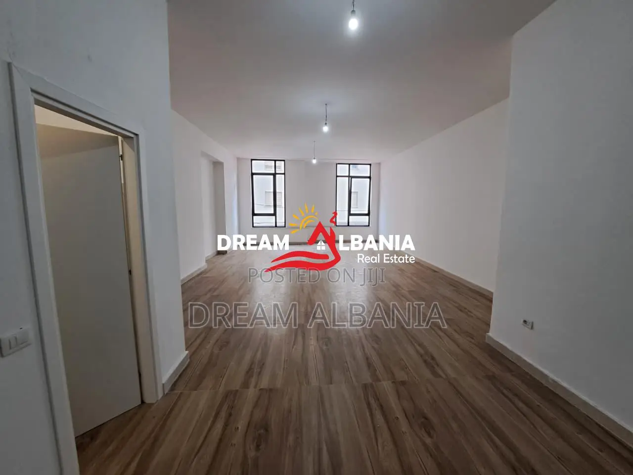 2 Ambiente Biznesi me Qera ne Qender te Tiranes (ID 42611403)