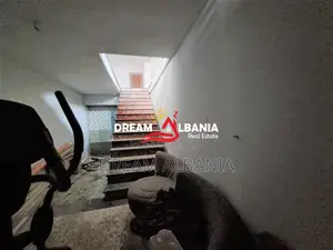 Ambient/zyra ne shitje ne rrugen Dritan Hoxha ne afersi te Procredit B