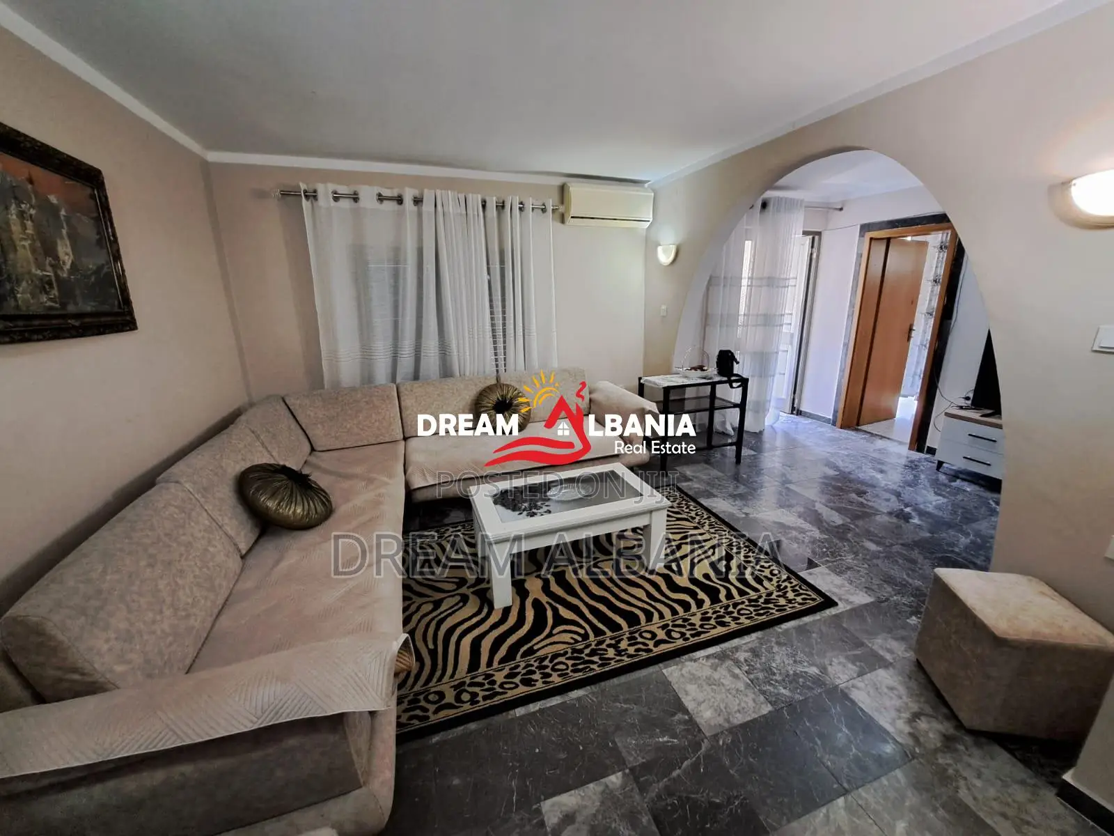Apartament 2+1+2wc me qera tek Rruga Fortuzi prane Shkolles Jeronim De