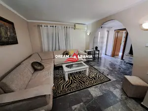 Apartament 2+1+2wc me qera tek Rruga Fortuzi prane Shkolles Jeronim De