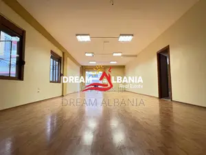 Ambient Biznesi+2 Garazhe me qera ne rrugen Bill Klinton prane Kodres 