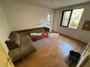 Shiten 2 Apartamente (1+1 dhe 2+1) tek Kryqezimi i 21 Dhjetorit (ID 41