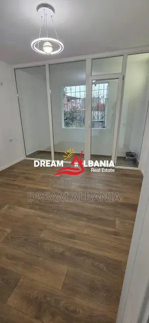 Apartament 1+1 ne Shitje tek Bulevardi Bajram Curri, prane Shkolles 1 