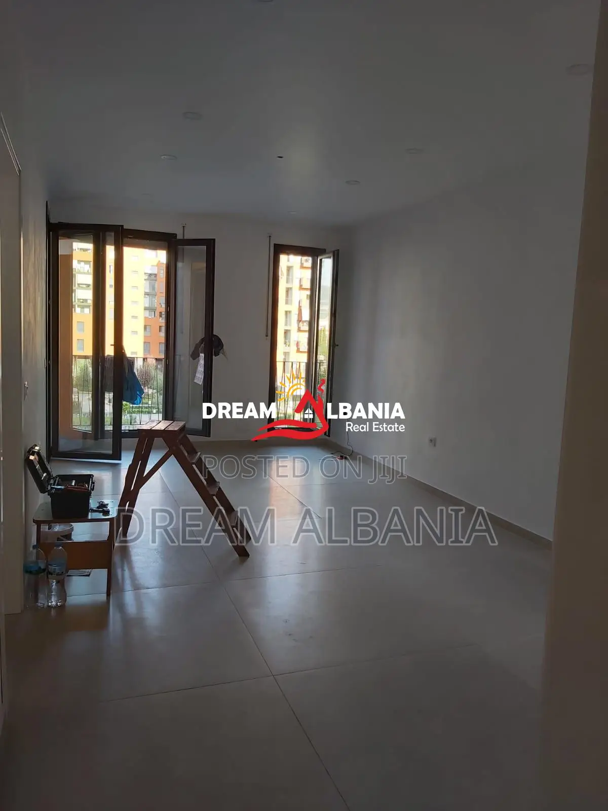 Jepet me Qera Ambient për Biznes tek Rezidenca Zirkon-Tirane (42111596